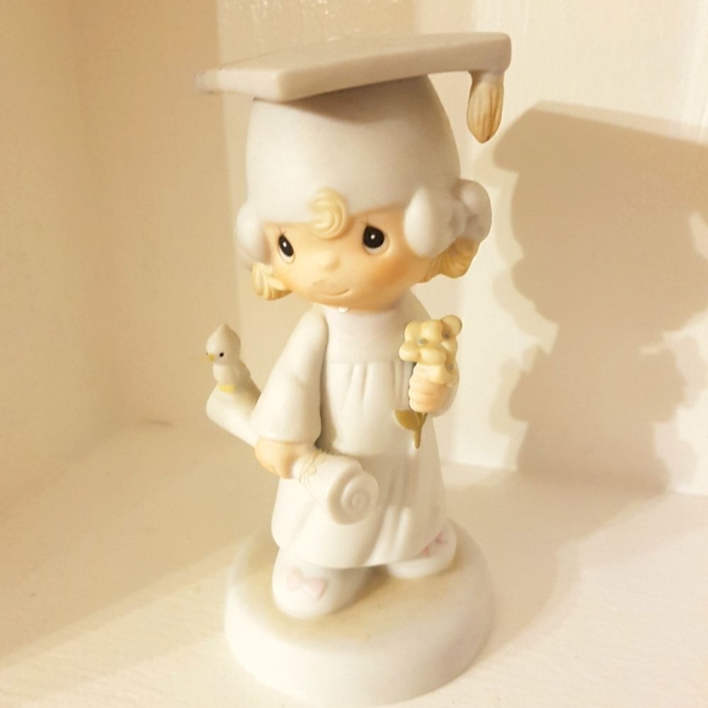 PRECIOUS MOMENTS "THE LORD BLESS YOU AND KEEP YOU” Porcelaine Figurine *1980 NEW